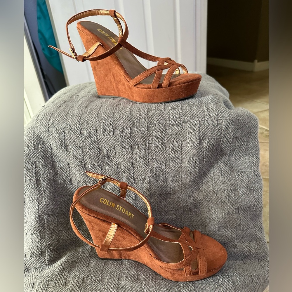 NWOT Colin Stuart, burnt orange color wedges